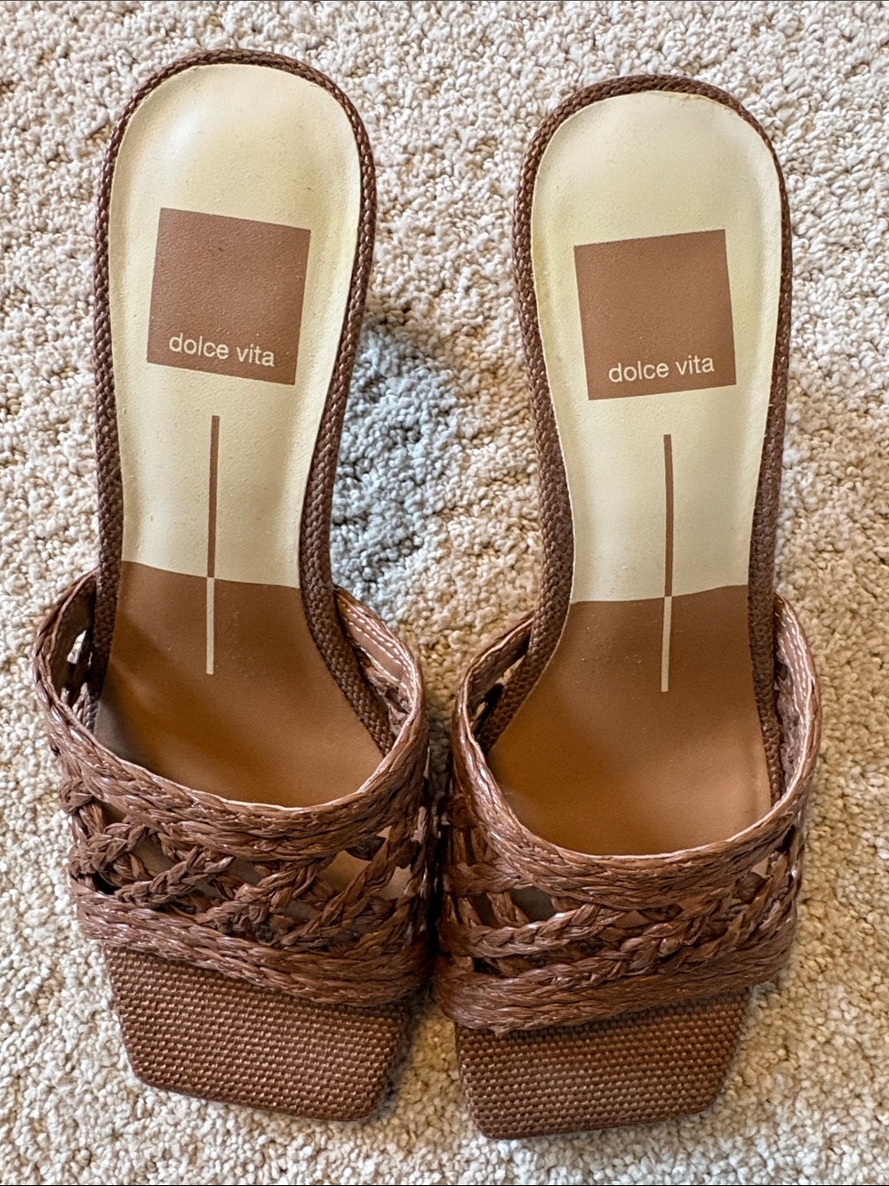 Dolce Vita Bowen Heels Cognac Raffia